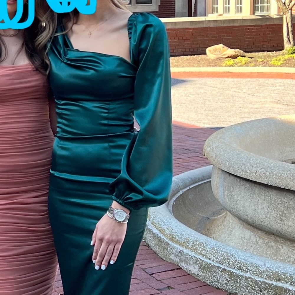 Elegant Green Satin Dress - Picture 2 of 2